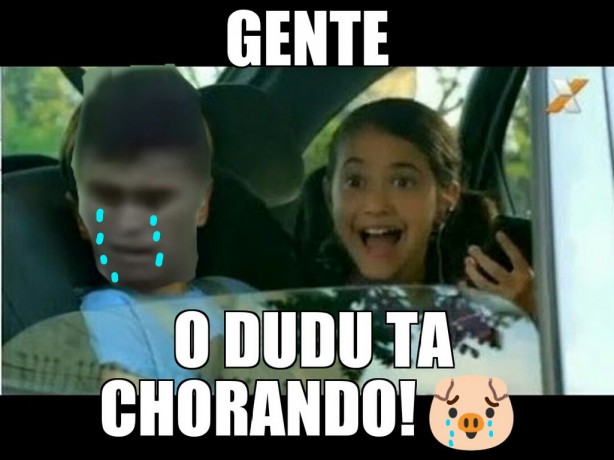 Antes ele estava lendo...