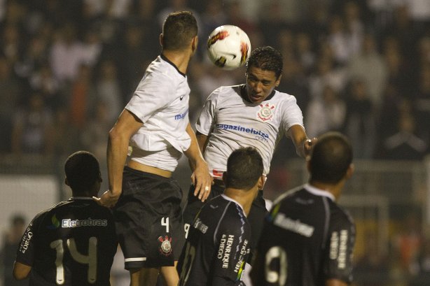 Paulinho fez o gol que eliminou o Vasco da Libertadores em 2012 Paulinho fez o gol que eliminou o Vasco da Libertadores em 2012